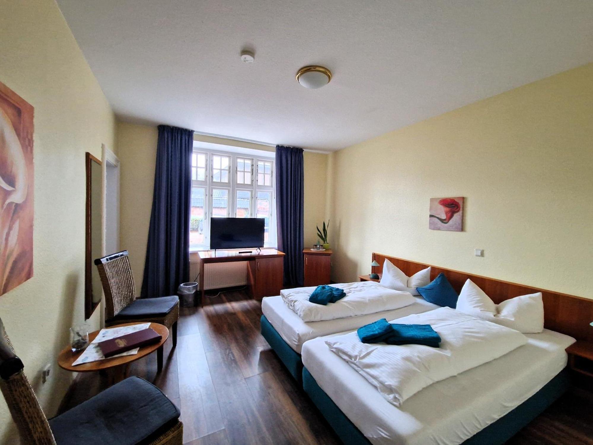 Hotel Faehrhaus Niederkleveez Bosdorf  Exterior photo
