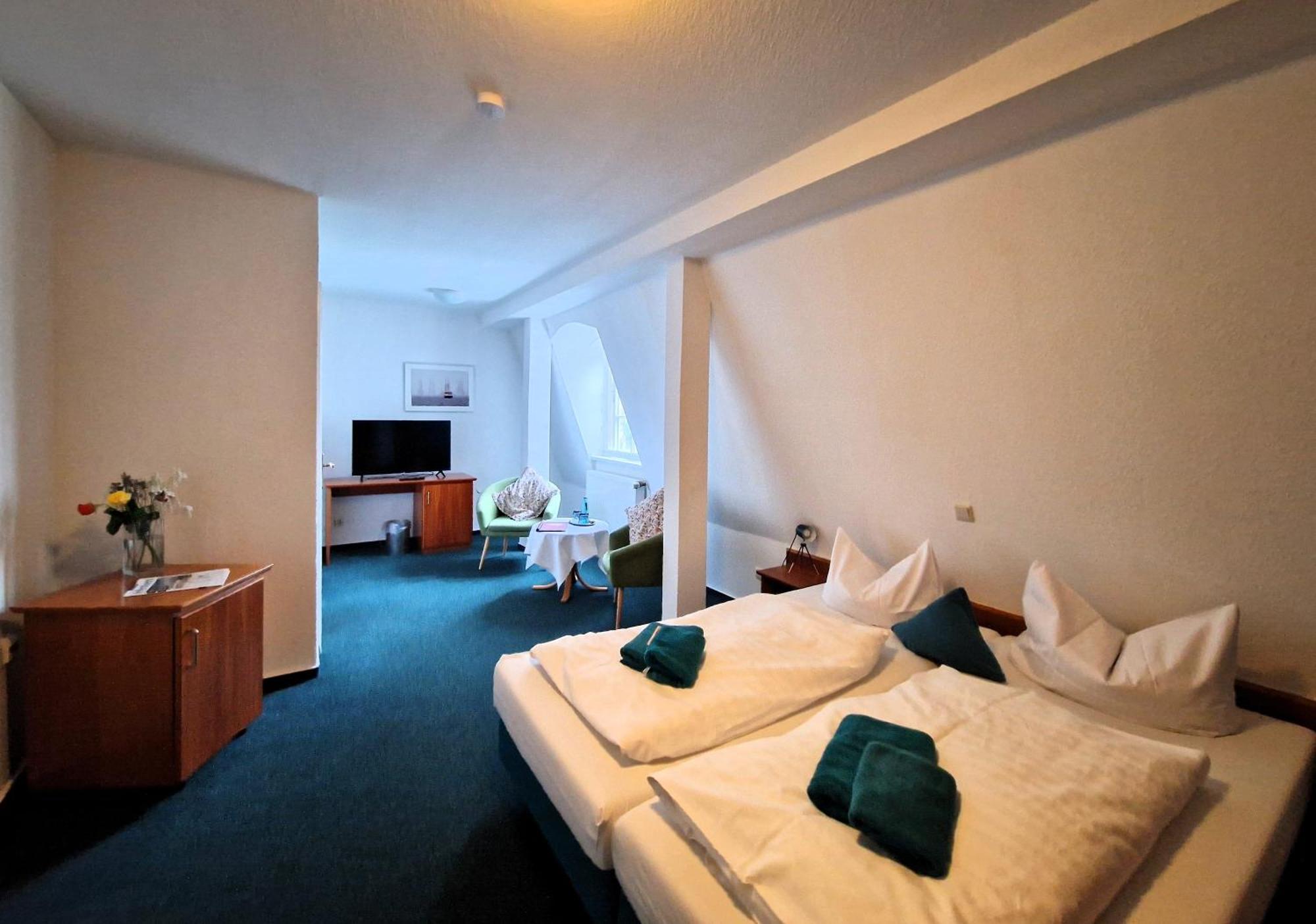 Hotel Faehrhaus Niederkleveez Bosdorf  Exterior photo