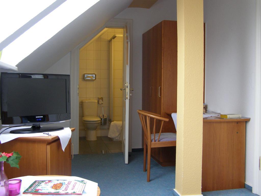 Hotel Faehrhaus Niederkleveez Bosdorf  Room photo