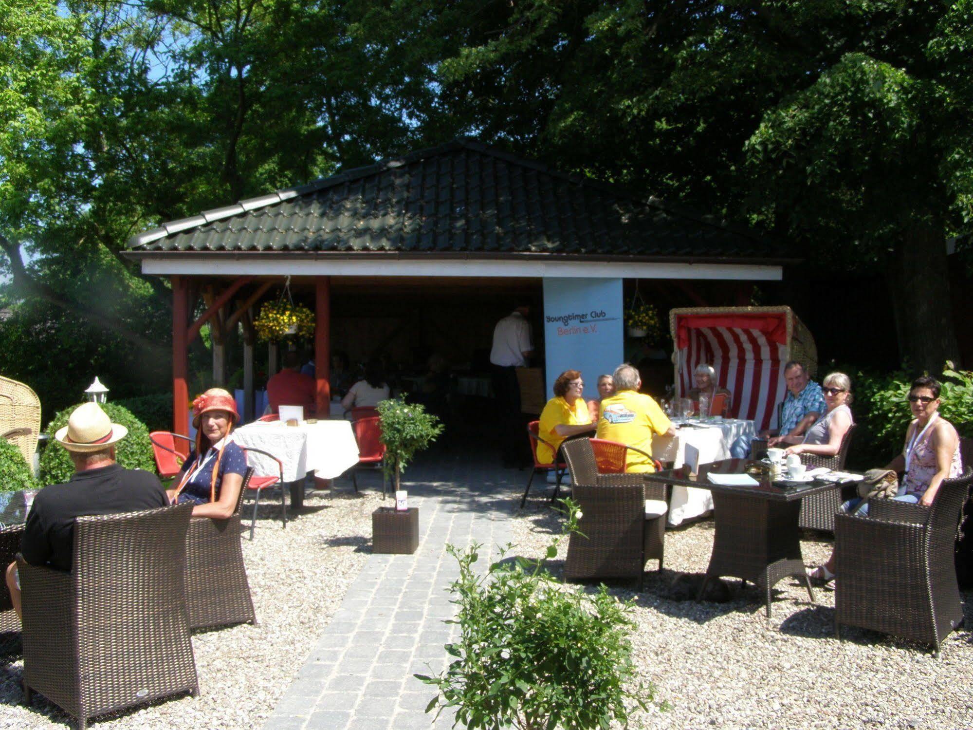 Hotel Faehrhaus Niederkleveez Bosdorf  Exterior photo